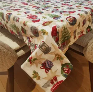 Novogodišnji stolnjak poklon 135x135