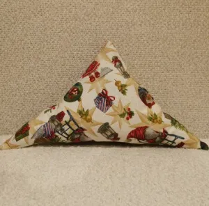 Jastuk trougao deda mraz 40x40x50